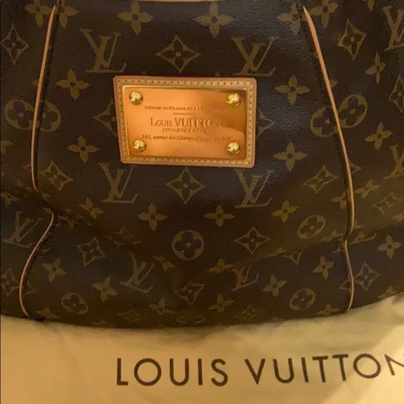 Shoulder bag Louis Vuitton and dust bag included - Picture 1 of 7